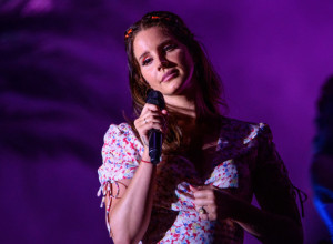 Oženio se drugom dok su išli na terapiju za parove, a sad mu se osvetila: Lana Del Rej javno izblamirala bivšeg