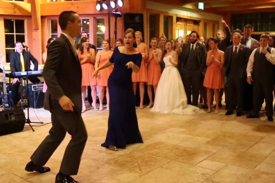 Majka i sin napravili šou na venčanju: Reakcija mlade je neprocenljiva (VIDEO)