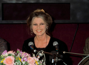 HITNA POMOĆ U KUĆI BRIŽIT BARDO(88): Saznajemo slavna glumica jedva diše, lekari je stavili na kiseonik