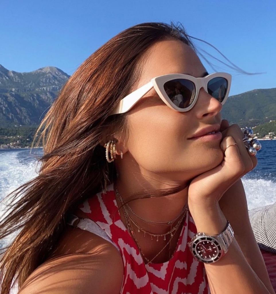 Modni detalj Marije Karan koji je must have ovog leta: Šta god obukla, svi gledaju samo u ovo