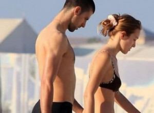 Snimci sa odmora koji oduzimaju dah: Jelena Đoković u bikiniju pokazala kakva je lepotica, trbušnjaci, vitka linija