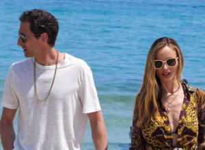 Njen bivši je silovao više od 80 žena: Ona je tvrdila da ne zna ništa o tome, a sada uživa sa najskromnijim glumcem na svetu