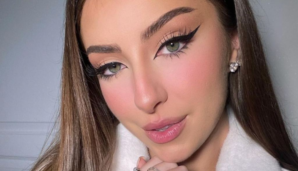 Roze korektor kao novi hit u bjuti svetu: Učiniće da vam predeo ispod očiju dobije posebnu svežinu