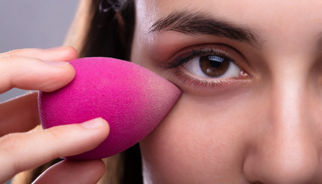 Najluđi trik za šminkanje umesto bjuti blendera: Oni koji su isprobali jako su zadovoljni rezultatima