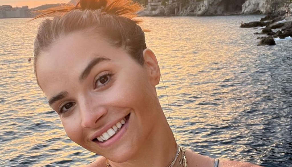 Zlatne alke na dekolteu i prorezi na struku: Kupaći Marije Karan kao najprovokativniji model ovog leta
