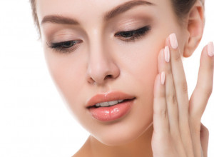 Zašto su vam nokti lomljivi? Mnoge faktore već znate, ali 1 će vas iznenaditi