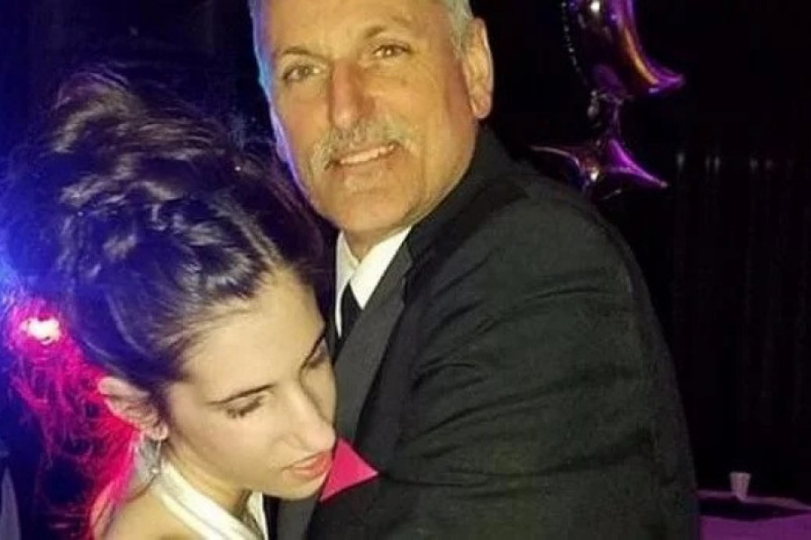 Svi su je odbili zato što je bolesna: Otac učinio za ćerku neverovatnu stvar da bi bila na maturskoj večeri