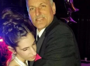 Svi su je odbili zato što je bolesna: Otac učinio za ćerku neverovatnu stvar da bi bila na maturskoj večeri