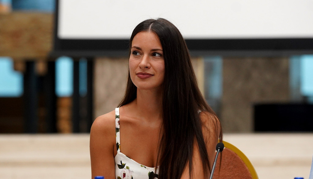 Ovo se od nje nije očekivalo: Dragana Kosjerina u nesvakidašnjoj modnoj kombinaciji, a ovaj detalj je svima zapao za oko