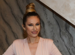 Rada Manojlović nosi haljinu od 1.800 dinara: Ovaj model savršeno stoji svima, odlično prikriva sva "kritična" mesta