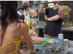 Brzo je stekla popularnost na društvenim mrežama: Najatraktivnija prodavačica ulične hrane