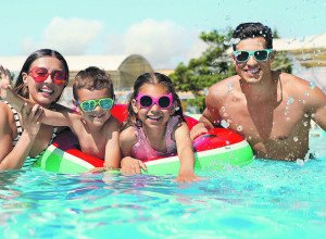 Infekcije vrebaju na bazenima: Lekari savetuju kako da se zaštitite od bakterija i gljivica na kupalištima