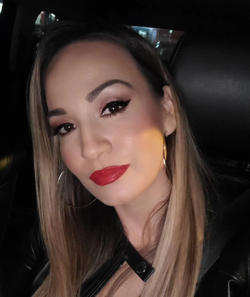 Ovo je njen najlepši autfit do sad: Jelena Tomašević u jarko crvenoj haljini oduševila ljubitelje mode