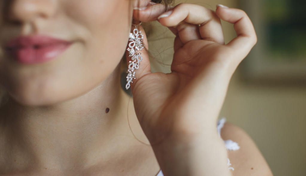 Spasite bižuteriju: Vaš nakit će ponovo zablistati uz pomoć jedne sitnice iz kupatila, proveren trik!