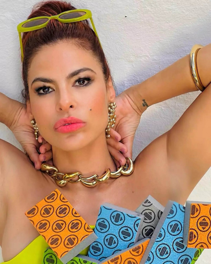 Najlepša žena sveta ovaj put prešla igricu: Eva Mendes sa odevnom kombinacijom od sunđera šokirala mnoge, "čista moda"