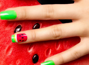 Devojke širom sveta "poludele" za voćnim manikirom: Šareni nokti koje ćete prosto obožavati