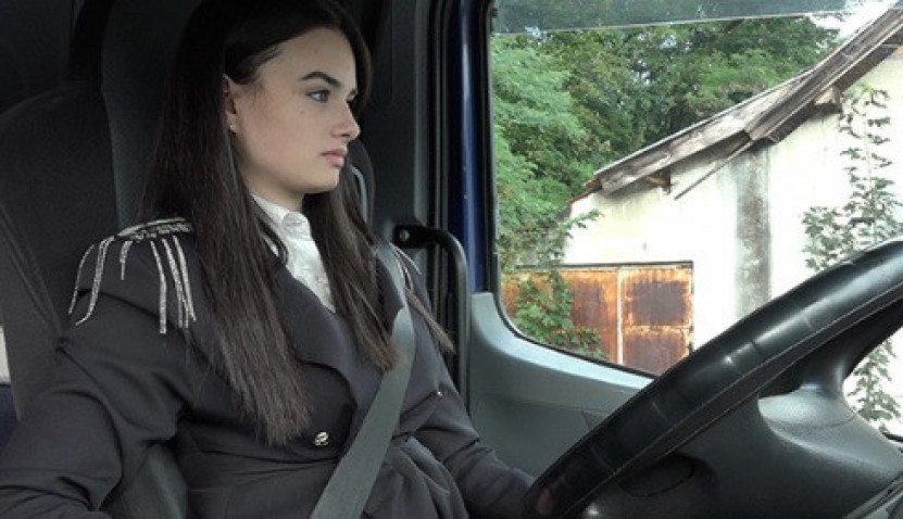 Danijela iz Ivanjice razbija sve stereotipe: Ređa samo desetke na faksu i vozi kamion, ne libi se nijednog posla