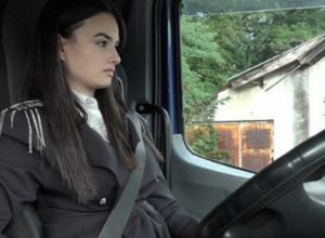Danijela iz Ivanjice razbija sve stereotipe: Ređa samo desetke na faksu i vozi kamion, ne libi se nijednog posla