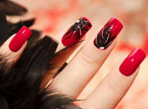 Lakovi za nokte koji podmlađuju: Pet manikir trikova koji će sakriti vaše godine