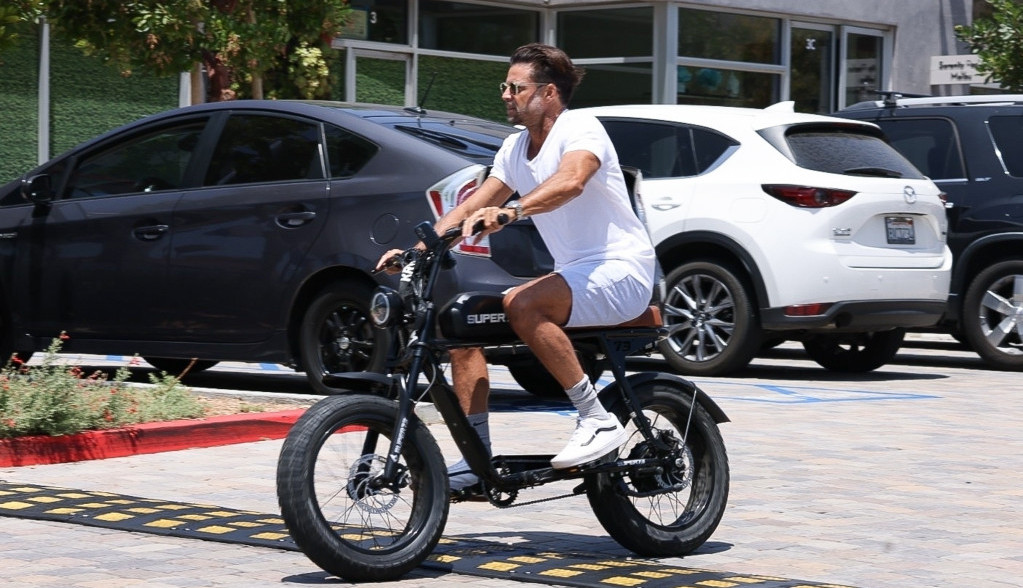 Devedesetih je u seriji "Čuvari plaže" osvojio srca žena: Danas izgleda brutalno, zaveo duplo mlađu i postao zidar