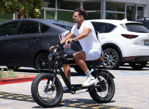 Devedesetih je u seriji "Čuvari plaže" osvojio srca žena: Danas izgleda brutalno, zaveo duplo mlađu i postao zidar