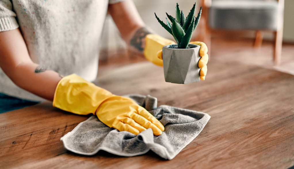 Uklanja prašinu na duže staze: Dodajte ovo sredstvo u vodu i otkloniće i one najtvrdokornije fleke