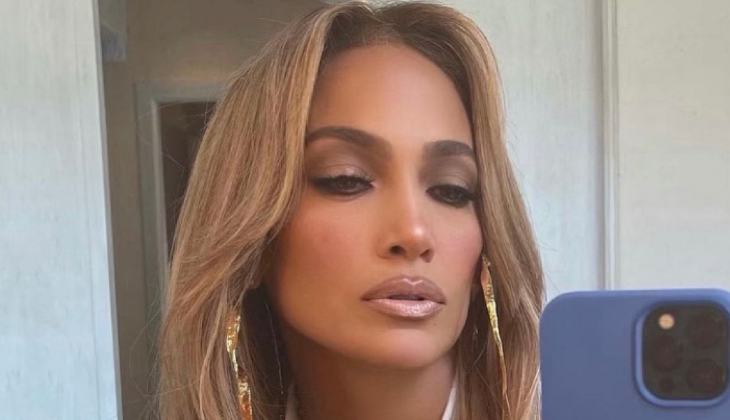 "Smokey eye" je jedna od najpopularnijih mejkap tehnika: Viralni trik kako da brzo našminkate oči na ovaj način