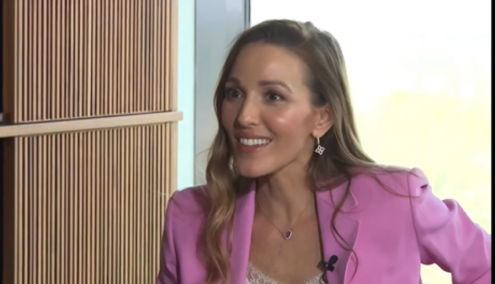 Na ruci sat koji vredi kao stan u Beogradu: Jelena Đoković oduševila letnjim stajlingom, a njene sandale će poželeti svaka žena