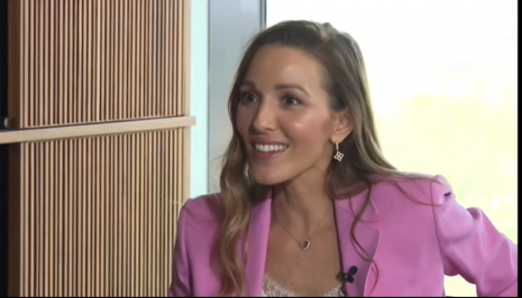 Ležerno i mladalački: Cvetna haljina Jelene Đoković je  oduševila ljubitelje mode