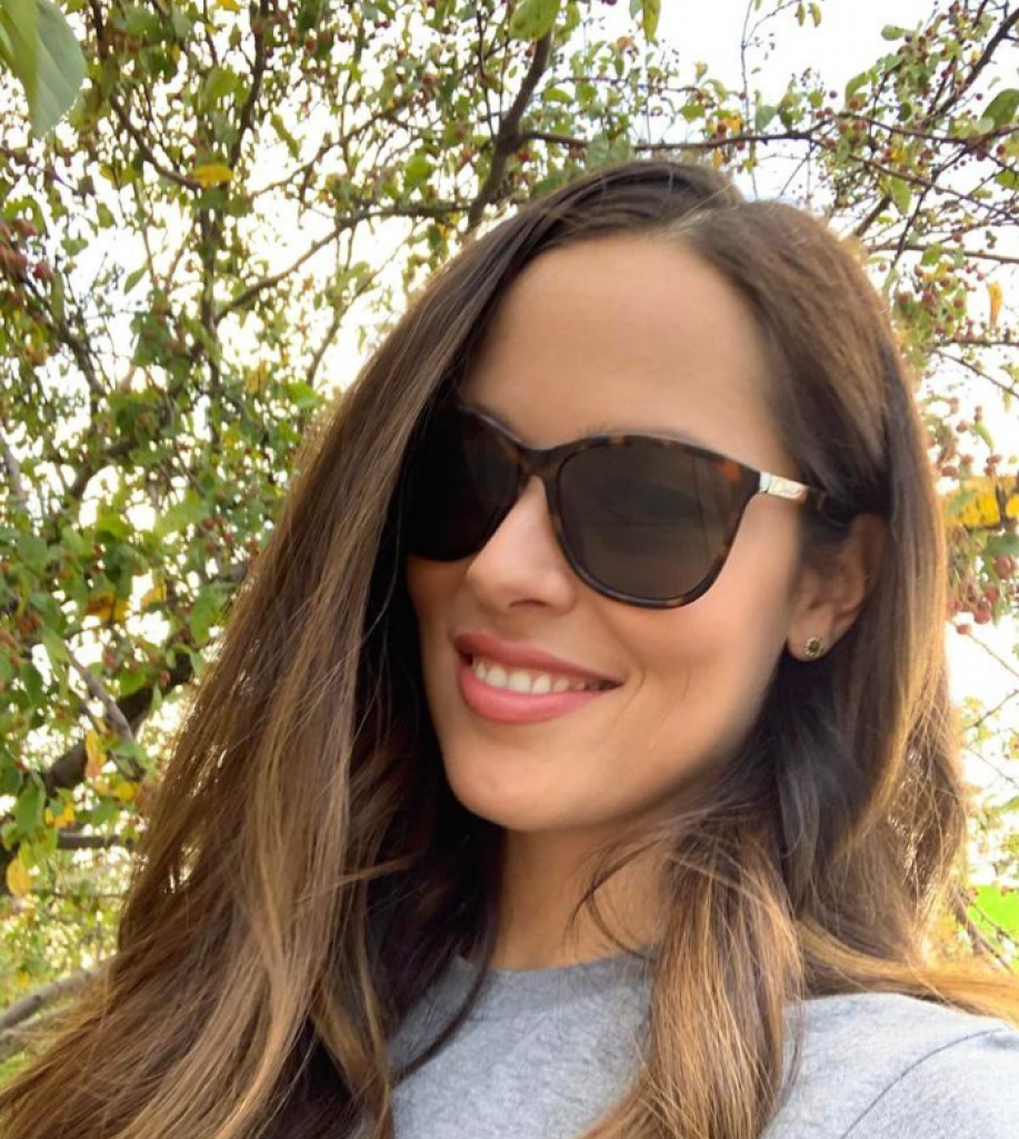 Ana Ivanović u svetu modelinga: Najlepša Srpkinja pozirala u zanosnoj i šik odevnoj kombinaciji