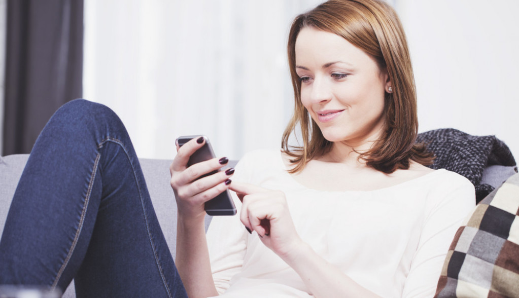 Ljubav se ipak može pronaći i preko društvenih mreža: Upoznala ga je na Tinderu, priča kao iz bajke