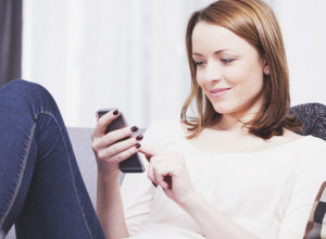 Ljubav se ipak može pronaći i preko društvenih mreža: Upoznala ga je na Tinderu, priča kao iz bajke