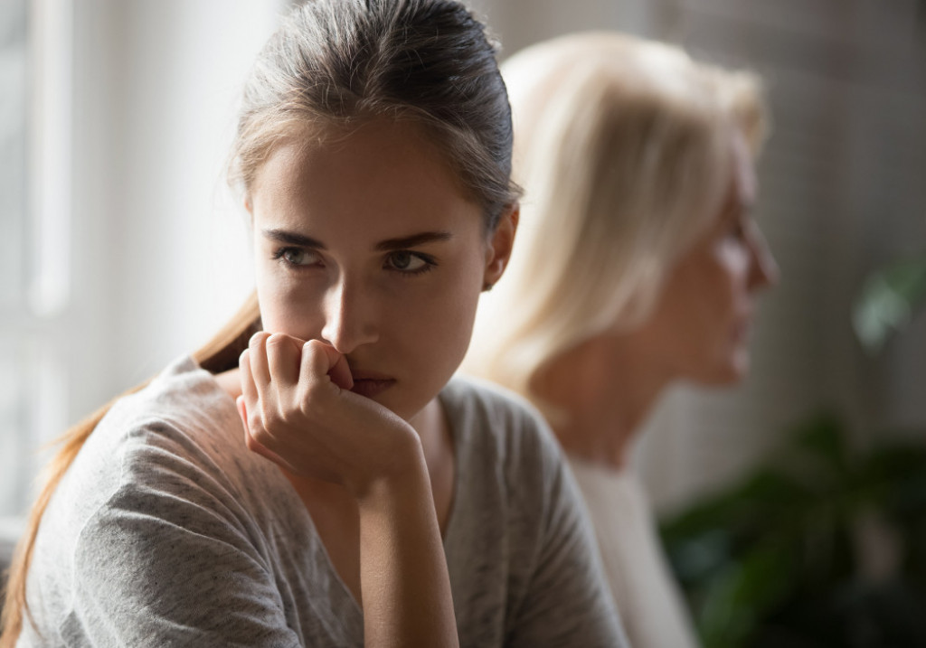 Ne pokazuju emocije i ljubav: U ova tri znaka rađaju se majke hladne kao santa leda