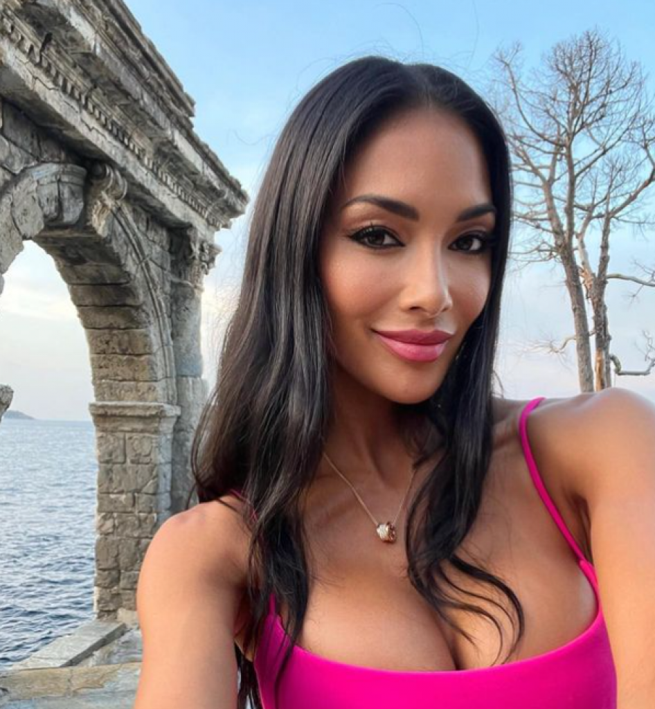 "Maui gori, a ti se slikavaš polugola": Nikol Šerzinger na meti kritika zbog objave na Instagramu
