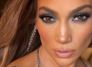 Dženifer Lopez je ponovo prijatno iznenadila: Objavila selfi iz kreveta, a svima je pažnju privukao ovaj detalj