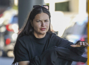 Svi komentarišu da se izobličila od botoksa: Adrijana Lima uhvaćena bez šminke u opuštenom izdanju