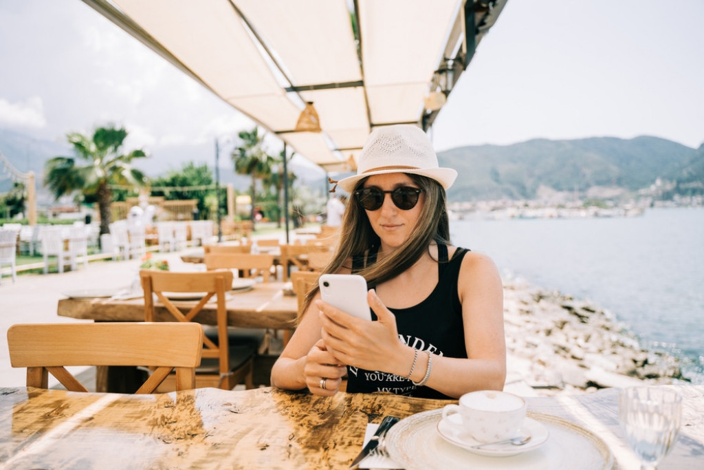 "Trudimo se iz petnih žila da oteramo turiste":  Paprena cena kafe u Kotoru šokirala posetioce, ali to nije najgore, naplatili i ovo