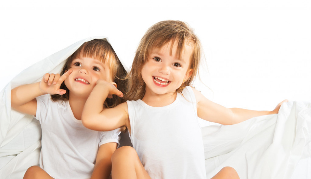 Mama napravila eksperiment: Bliznakinje jedna drugoj čitaju misli, telepatija među njima je neverovatna