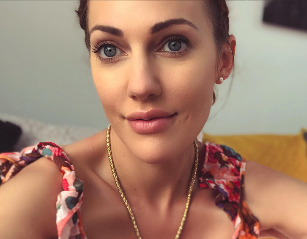 “Lepota je neprolazna”: Čuvena Hurem podelila fotografije iz detinjstva, svi komentarišu da se ne menja