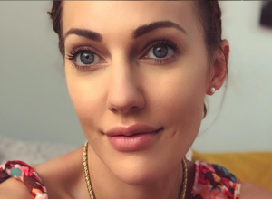 “Lepota je neprolazna”: Čuvena Hurem podelila fotografije iz detinjstva, svi komentarišu da se ne menja