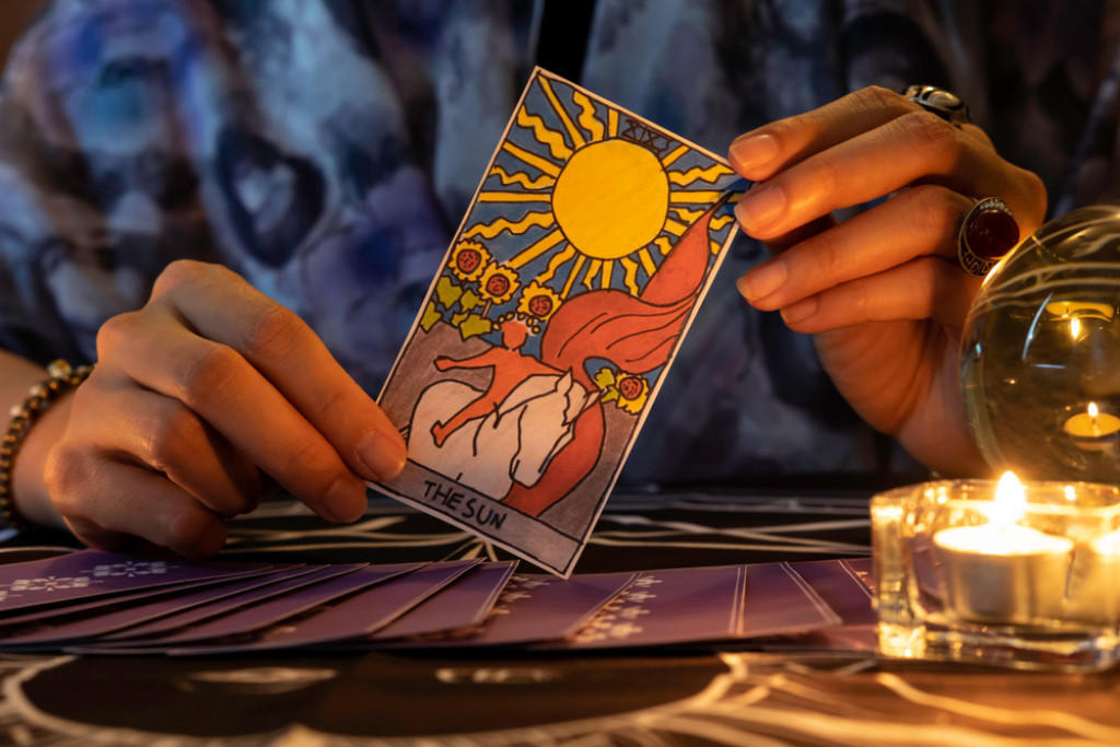 Mesečno čitanje tarot karte svakog horoskopskog znaka za jun: Lavu kosmički poklon, Jarac na raskrsnici...
