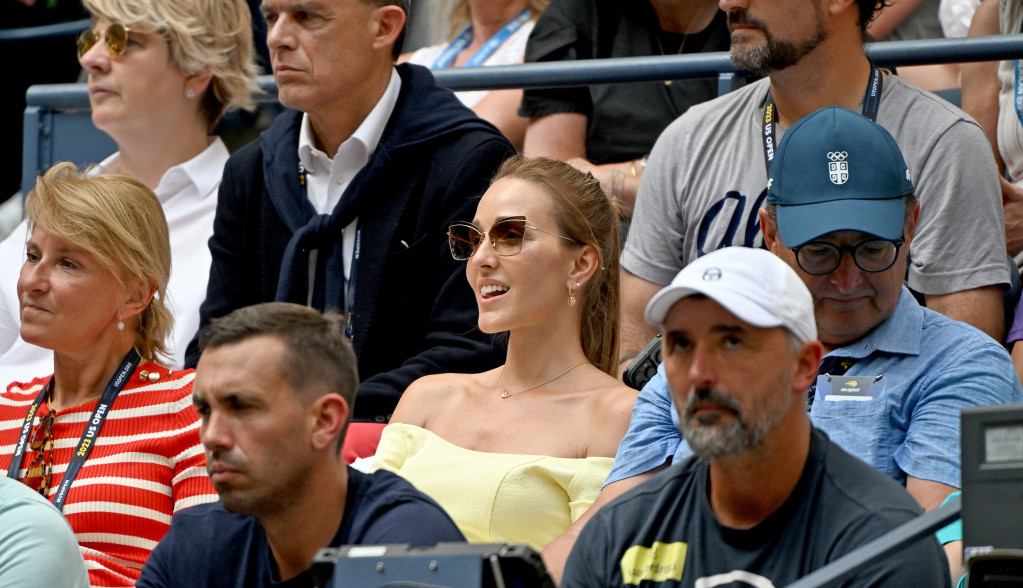 Nežno žuta haljina kao modni bingo: Jelena Đoković oduševila u kreaciji srpske dizajnerke