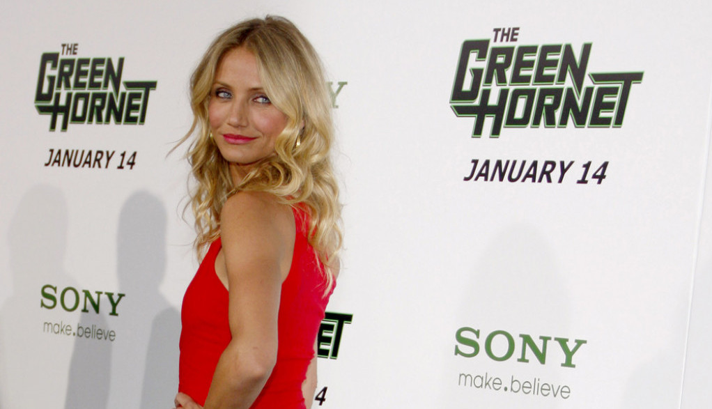 Patike koje vole sve žene: Kameron Dijaz pokazala kako ih kombinuje i izgleda sjajno u njima, ovaj autfit je neprevaziđen