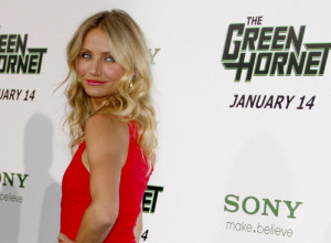 Patike koje vole sve žene: Kameron Dijaz pokazala kako ih kombinuje i izgleda sjajno u njima, ovaj autfit je neprevaziđen