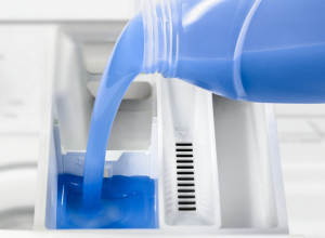 Koliko omekšivača treba da se stavi u veš mašinu? Svi misle da mora da se prepuni pregrada, a samo prave štetu