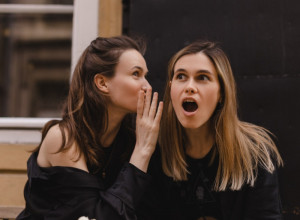 Kako da zauvek zapušite usta ljudima koji ogovaraju? Sokrat je imao genijalan trik, samo im postavite ova tri pitanja