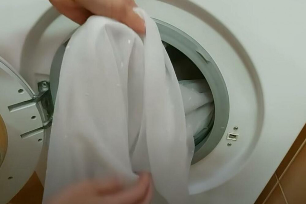 Vratite zavesama snežnu belinu jednim pranjem: Dovoljan je najobičniji jeftin sastojak iz kuhinje