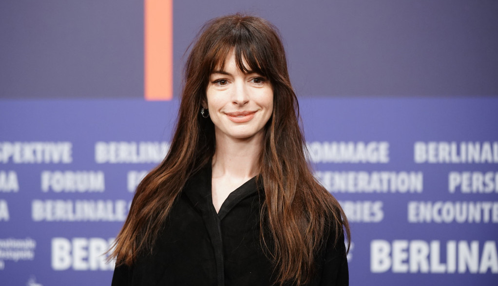 "Starenje je za mene druga reč za život": Glumica En Hatavej se ne stidi da otvoreno priča o svojim godinama