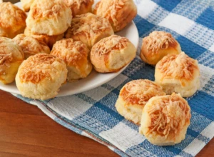 HRSKAVO I MIRISNO PECIVO Bugarski bojikos sa sirom su verzija pogačica koje će vas oboriti s nogu (VIDEO)