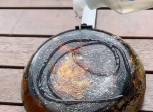 Zagorelo posuđe zablistaće kao novo: Genijalan trik za čišćenje, a sve sastojke već imate kod kuće